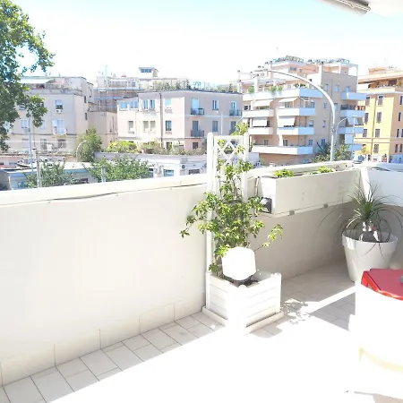 Living Int 2 Rome